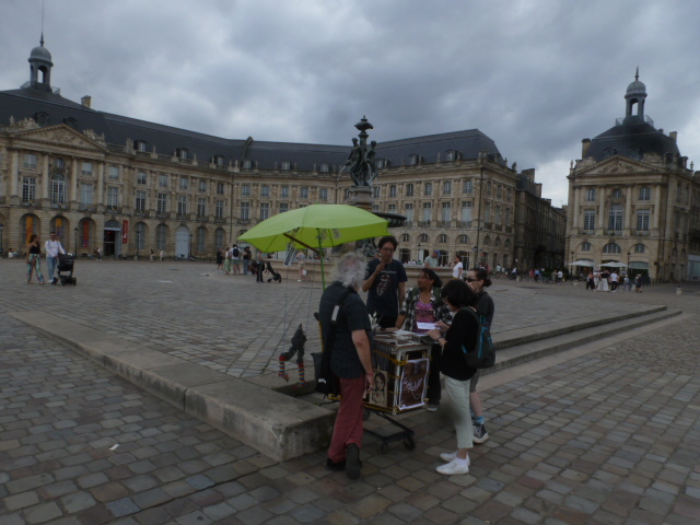 lecture des pamphlets place de la bourse